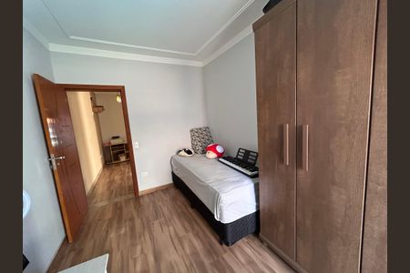 Casa à venda com 250m², 3 quartos e 3 vagas Casa à venda com 250m², 3 quartos e 3 vagasQuarto 2