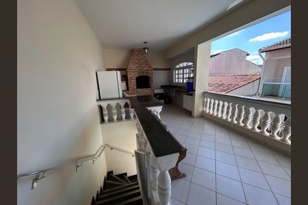 Casa à venda com 250m², 3 quartos e 3 vagas Casa à venda com 250m², 3 quartos e 3 vagasChurrasqueira