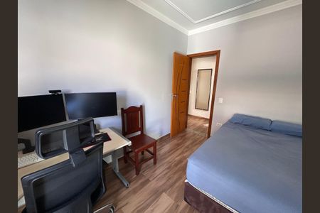 Casa à venda com 250m², 3 quartos e 3 vagas Casa à venda com 250m², 3 quartos e 3 vagasQuarto 1