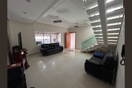 Casa à venda com 250m², 3 quartos e 3 vagasSala