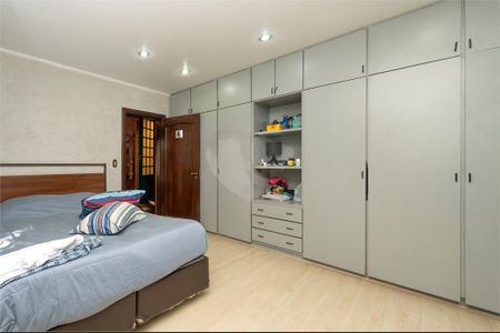 Casa à venda com 284m², 4 quartos e 4 vagas