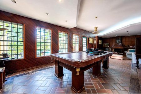 Casa à venda com 284m², 4 quartos e 4 vagas