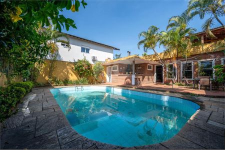 Casa à venda com 284m², 4 quartos e 4 vagas