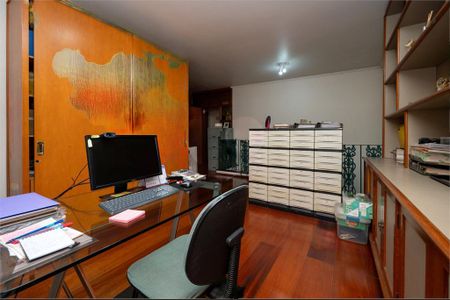 Casa à venda com 284m², 4 quartos e 4 vagas