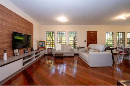 Casa à venda com 284m², 4 quartos e 4 vagas