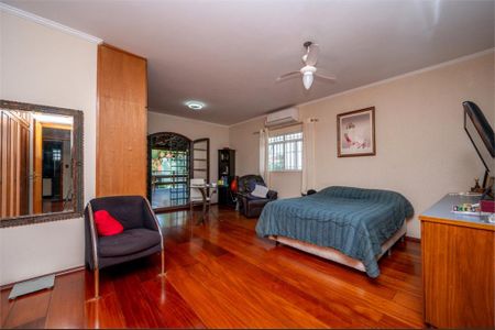 Casa à venda com 284m², 4 quartos e 4 vagas