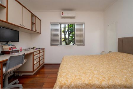 Casa à venda com 284m², 4 quartos e 4 vagas