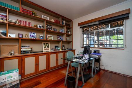 Casa à venda com 284m², 4 quartos e 4 vagas