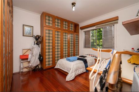 Casa à venda com 284m², 4 quartos e 4 vagas