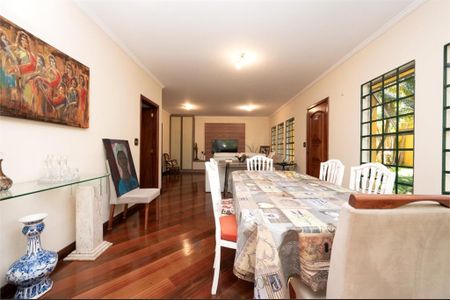 Casa à venda com 4 quartos, 284m² em Parque Colonial, São Paulo