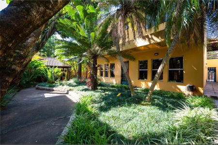 Casa à venda com 284m², 4 quartos e 4 vagas