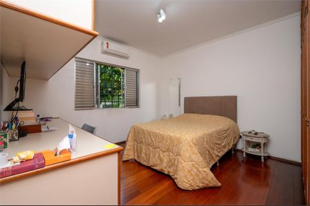 Casa à venda com 284m², 4 quartos e 4 vagas