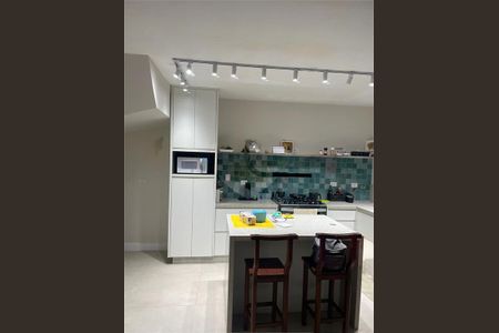 Casa à venda com 284m², 4 quartos e 4 vagas