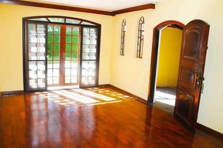 Casa à venda com 200m², 3 quartos e 2 vagas