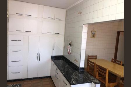 Casa à venda com 213m², 6 quartos e 2 vagas