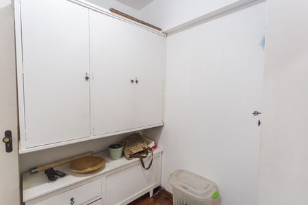 Apartamento à venda com 245m², 4 quartos e 2 vagas Apartamento à venda com 245m², 4 quartos e 2 vagasQuarto de Serviço