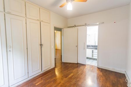 Apartamento à venda com 245m², 4 quartos e 2 vagas Apartamento à venda com 245m², 4 quartos e 2 vagasSuíte