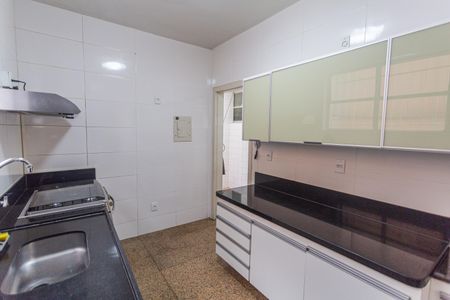 Apartamento à venda com 245m², 4 quartos e 2 vagas Apartamento à venda com 245m², 4 quartos e 2 vagasCozinha