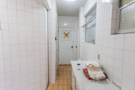 Apartamento à venda com 245m², 4 quartos e 2 vagas Apartamento à venda com 245m², 4 quartos e 2 vagasÁrea de Serviço