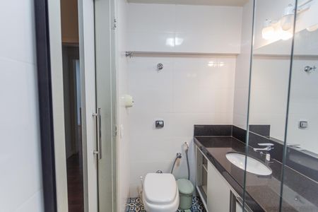 Apartamento à venda com 245m², 4 quartos e 2 vagas Apartamento à venda com 245m², 4 quartos e 2 vagasBanheiro da Suíte