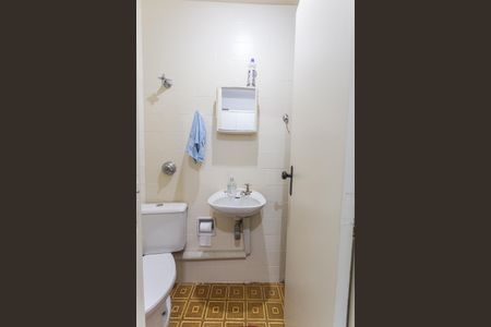 Apartamento à venda com 245m², 4 quartos e 2 vagas Apartamento à venda com 245m², 4 quartos e 2 vagasBanheiro de serviço