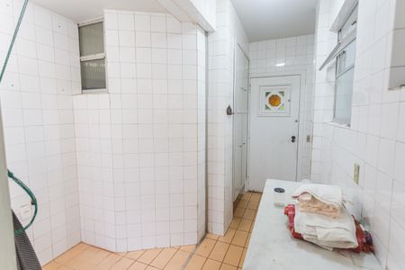 Apartamento à venda com 245m², 4 quartos e 2 vagas Apartamento à venda com 245m², 4 quartos e 2 vagasÁrea de Serviço