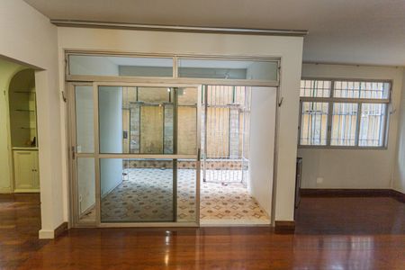 Apartamento à venda com 245m², 4 quartos e 2 vagas Apartamento à venda com 245m², 4 quartos e 2 vagasÁrea comum