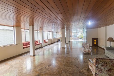 Apartamento à venda com 245m², 4 quartos e 2 vagas Apartamento à venda com 245m², 4 quartos e 2 vagasHall de entrada