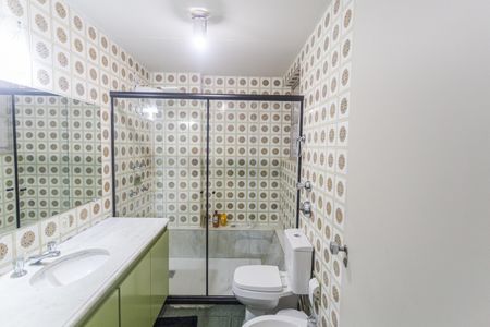 Apartamento à venda com 245m², 4 quartos e 2 vagas Apartamento à venda com 245m², 4 quartos e 2 vagasBanheiro Social