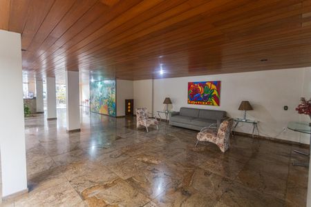 Apartamento à venda com 245m², 4 quartos e 2 vagas Apartamento à venda com 245m², 4 quartos e 2 vagasHall de entrada