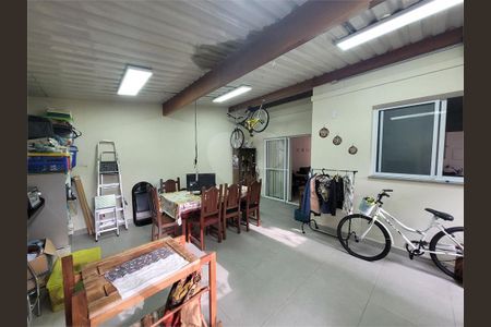 Casa à venda com 108m², 4 quartos e 2 vagas