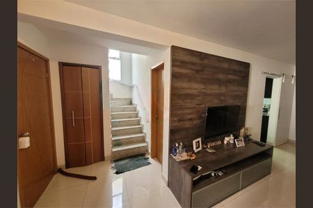 Casa à venda com 108m², 4 quartos e 2 vagas
