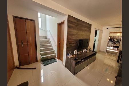 Casa à venda com 108m², 4 quartos e 2 vagas