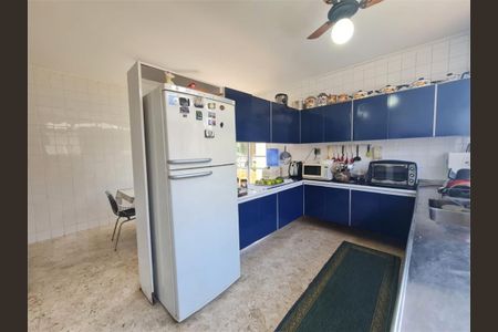 Casa à venda com 295m², 4 quartos e 6 vagas