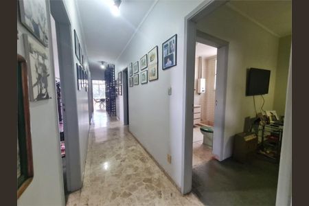 Casa à venda com 295m², 4 quartos e 6 vagas