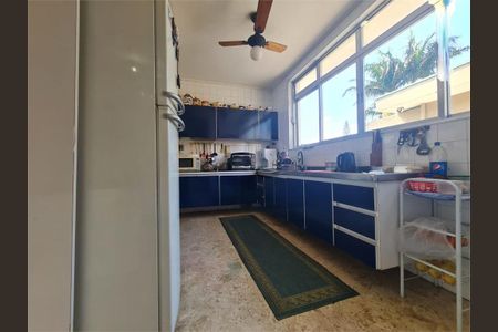 Casa à venda com 295m², 4 quartos e 6 vagas