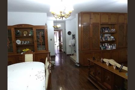 Casa à venda com 4 quartos, 234m² em Jardim Novo Mundo, São Paulo
