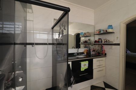 Casa à venda com 359m², 2 quartos e 4 vagasBanheiro Suíte