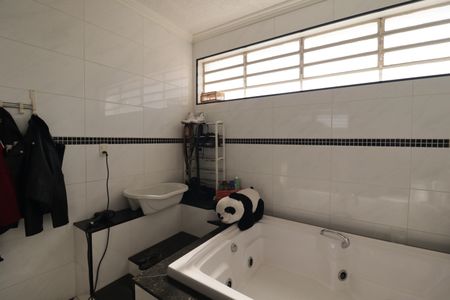 Casa à venda com 359m², 2 quartos e 4 vagasBanheiro Suíte