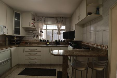 Casa à venda com 359m², 2 quartos e 4 vagasCozinha 