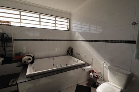 Casa à venda com 359m², 2 quartos e 4 vagasBanheiro Suíte