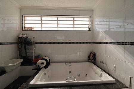 Casa à venda com 359m², 2 quartos e 4 vagasBanheiro Suíte