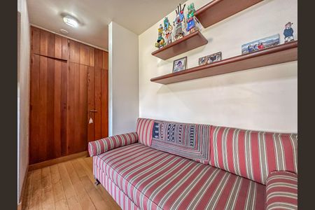 Casa à venda com 678m², 4 quartos e 2 vagas Casa à venda com 678m², 4 quartos e 2 vagasSuíte 3
