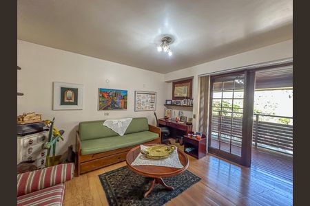 Casa à venda com 678m², 4 quartos e 2 vagas Casa à venda com 678m², 4 quartos e 2 vagasSuíte 3