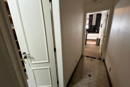 Apartamento à venda com 600m², 4 quartos e 3 vagas Apartamento à venda com 600m², 4 quartos e 3 vagasCorredor