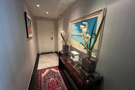 Apartamento à venda com 600m², 4 quartos e 3 vagas Apartamento à venda com 600m², 4 quartos e 3 vagasHall de entrada Privativo