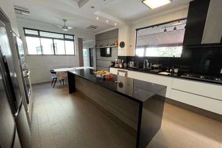 Apartamento à venda com 600m², 4 quartos e 3 vagas Apartamento à venda com 600m², 4 quartos e 3 vagasCozinha