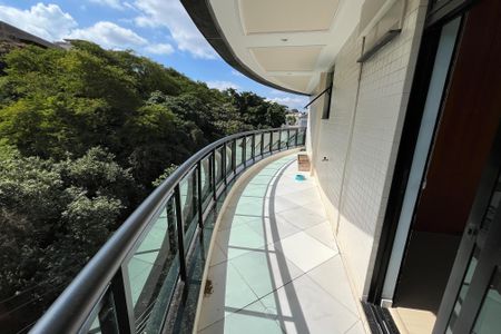 Apartamento à venda com 600m², 4 quartos e 3 vagas Apartamento à venda com 600m², 4 quartos e 3 vagasVaranda da Suíte 4