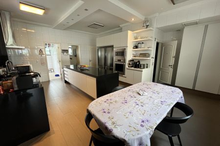 Apartamento à venda com 600m², 4 quartos e 3 vagas Apartamento à venda com 600m², 4 quartos e 3 vagasCozinha