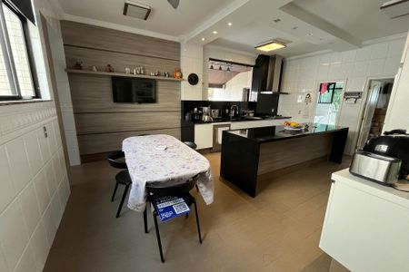 Apartamento à venda com 600m², 4 quartos e 3 vagas Apartamento à venda com 600m², 4 quartos e 3 vagasCozinha